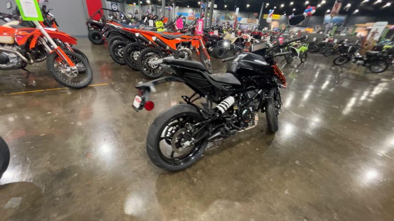New 2026 KTM 250 DUKE Image 8