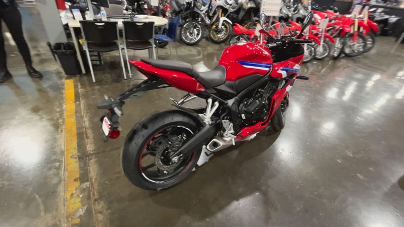New 2026 Honda CBR650R E-CLUTCH Image 8