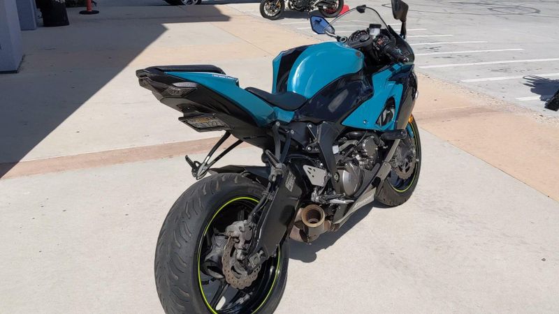 Used 2021 Kawasaki NINJA ZX-6R ABS Image 8