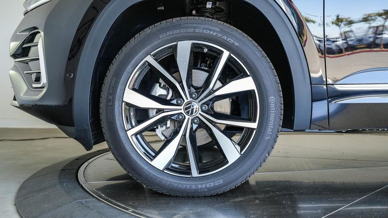 New 2025 Volkswagen Atlas 2.0T SEL Premium R-LineImage 10