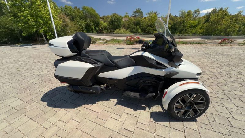 New 2026 Can-Am SPYDER RT SEA-TO-SKY (SE6) Image 2