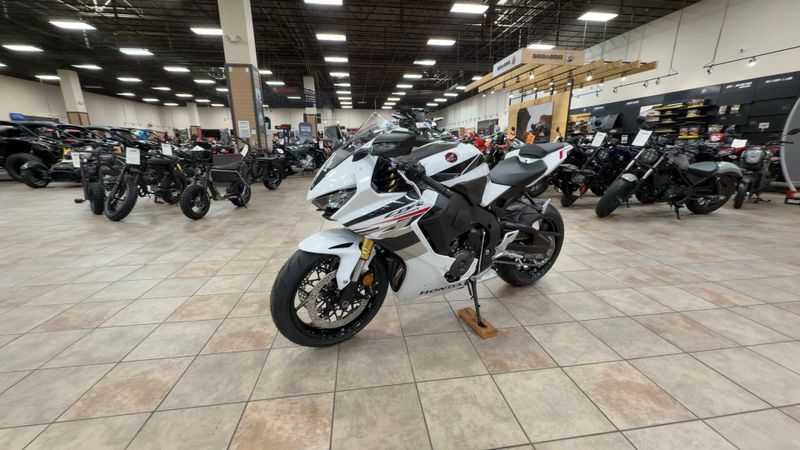 New 2026 Honda CBR1000RR Image 5