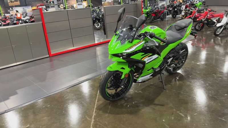2025 Kawasaki NINJA 500 KRT EDITION SE ABS  in a LIME GREEN/EBONY/PEARL BLIZZARD WHITE exterior color. Del Amo Motorsports of Redondo Beach (424) 390-7811 delamomotorsports.com 
