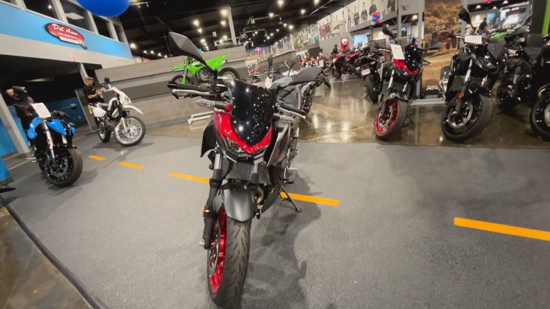 New 2025 Kawasaki Z500 SE ABS Image 3