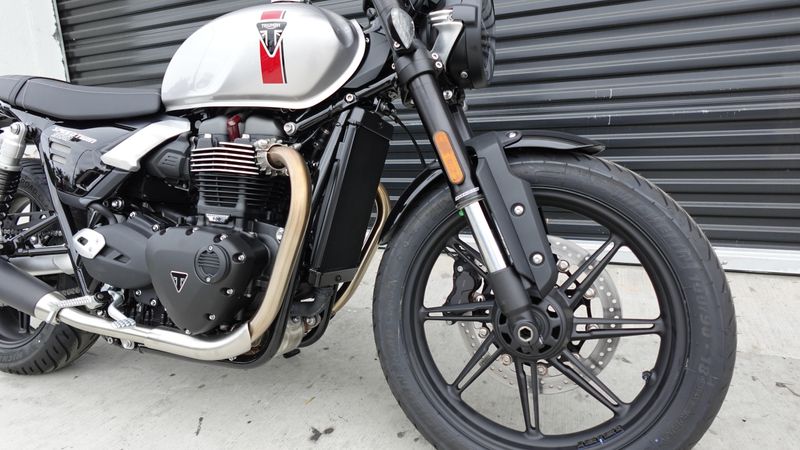 New 2025 Triumph Speed Twin 900 Base 