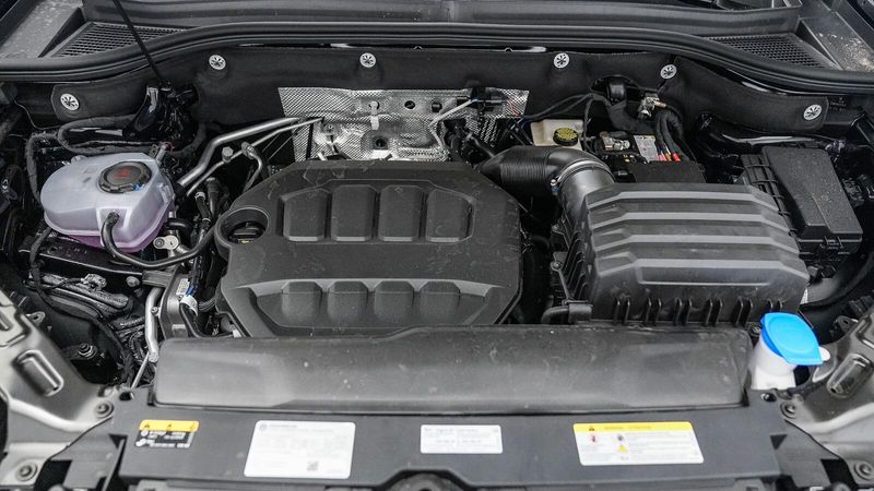 New 2025 Volkswagen Atlas 2.0T SEL Premium R-LineImage 12