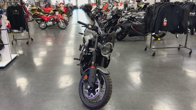 New 2024 Husqvarna SVARTPILEN 401 Image 7