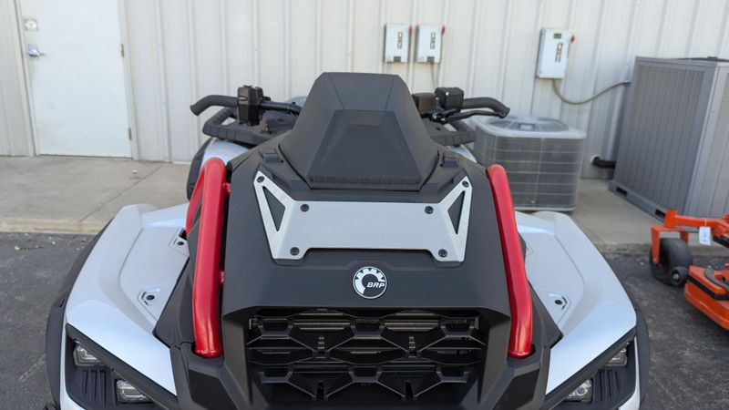 2025 Can-Am OUTLANDER XMR 1000 HYPER SILVER AND LEGION RED Image 9