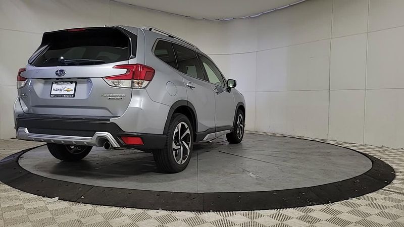 2022 Subaru Forester Touring photo 4