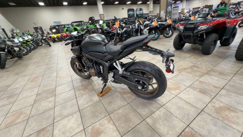 New 2026 Honda CB650R E-CLUTCH Image 7