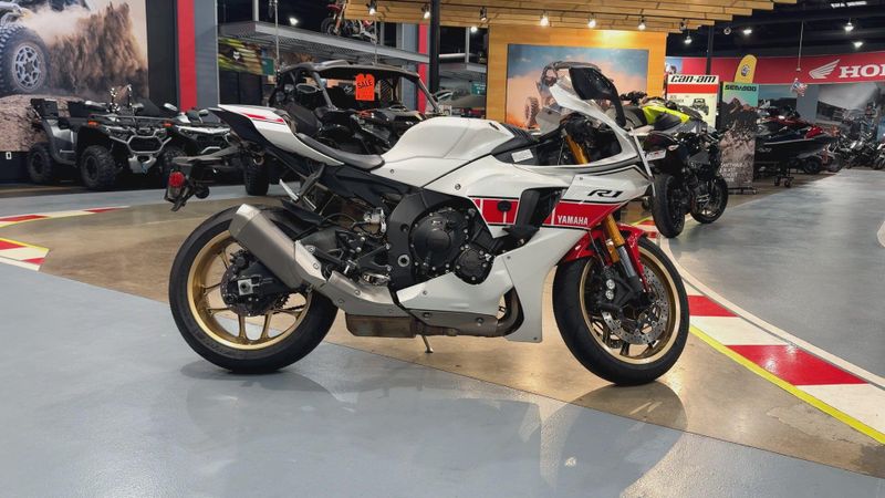 Used 2022 Yamaha YZF-R1 CA Image 5