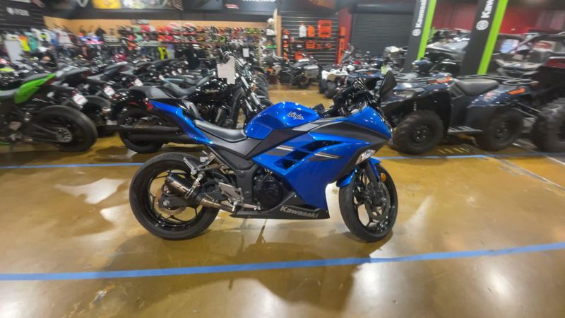 Used 2017 Kawasaki NINJA 300 Image 5