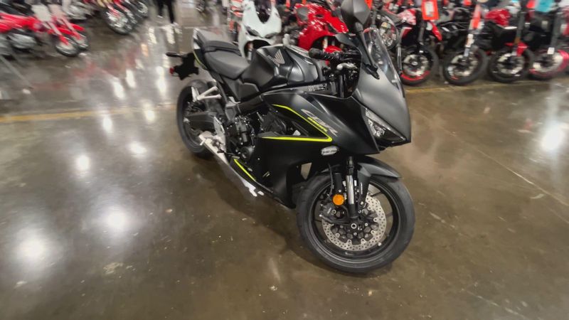 New 2026 Honda CBR650R E-CLUTCH Image 2