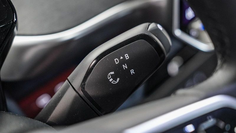 New 2025 Volkswagen ID. Buzz Image 21