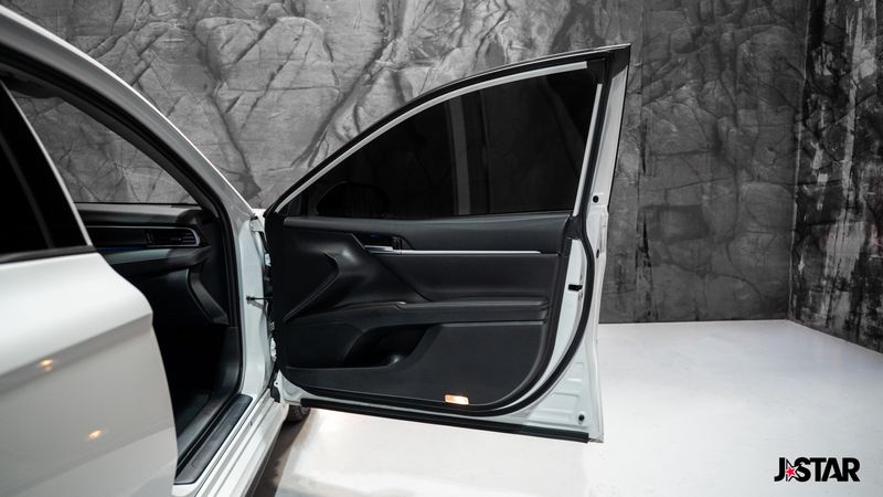 2021 Toyota Camry XSE photo 9