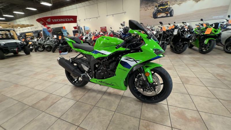 New 2026 Kawasaki NINJA ZX-6R Image 2