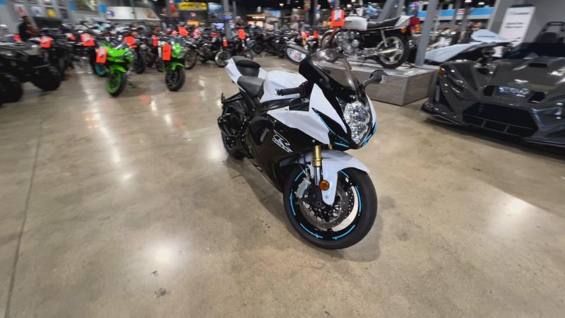 2020 Suzuki GSX-R750 Image 2