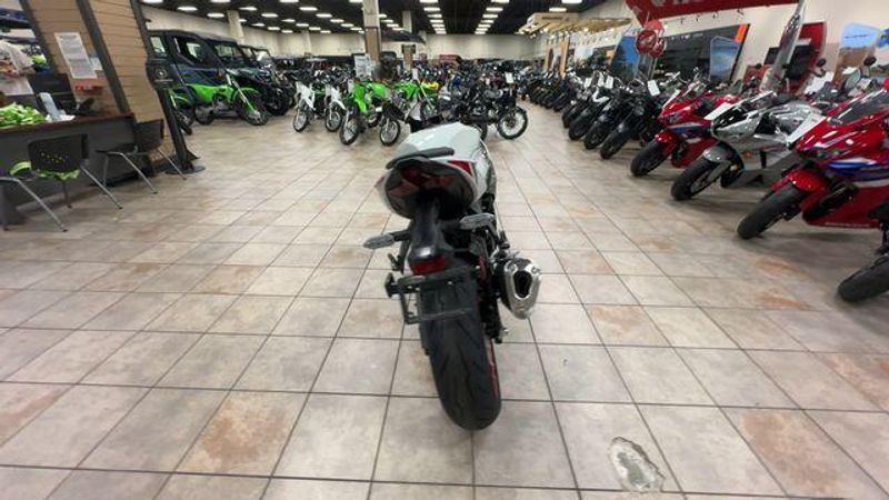 New 2025 Kawasaki NINJA ZX-6R ABS Image 3