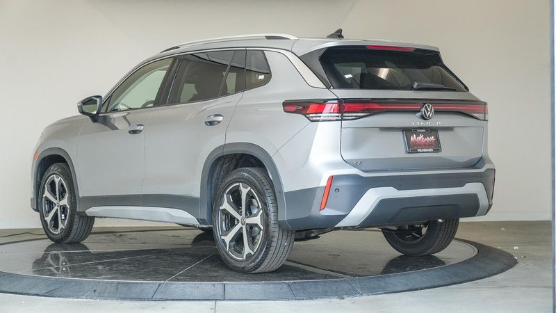 New 2025 Volkswagen Tiguan 2.0T SEImage 2