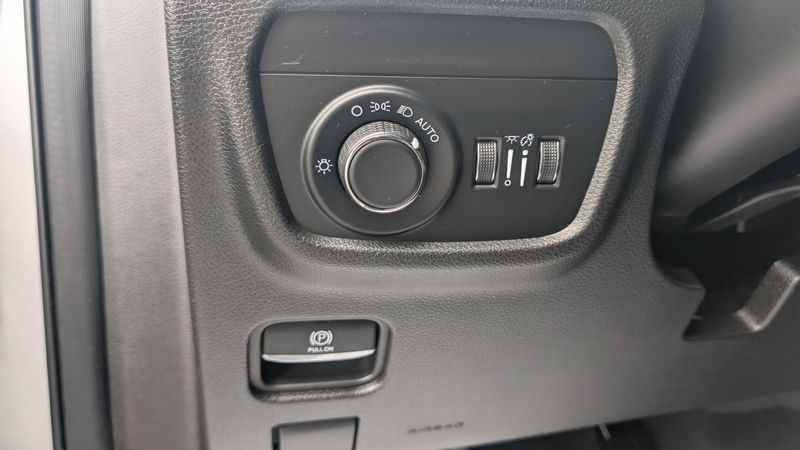 New 2025 Jeep Grand Cherokee Laredo 4x4Image 24