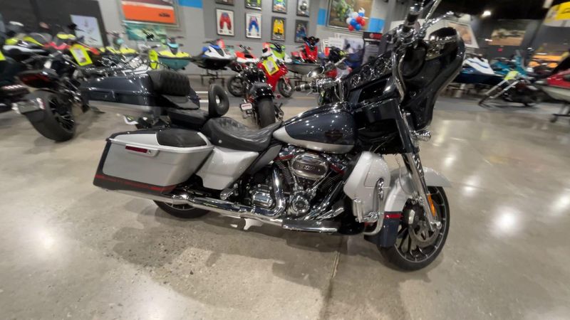 Used 2019 Harley-Davidson CVO STREET GLIDE Image 9