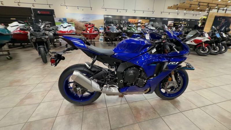 New 2026 Yamaha YZF-R1 Image 2