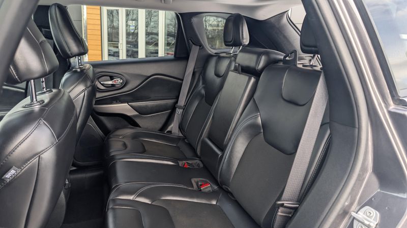 Used 2021 Jeep Cherokee Latitude PlusImage 14