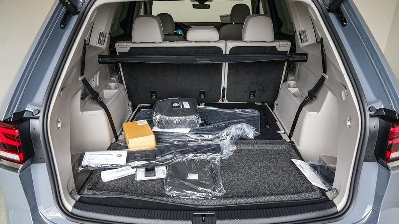 New 2025 Volkswagen Atlas 2.0T SEL Premium R-LineImage 11
