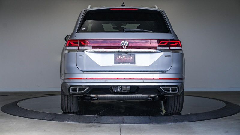 2025 Volkswagen Atlas 2.0T SEL Premium R-LineImage 3