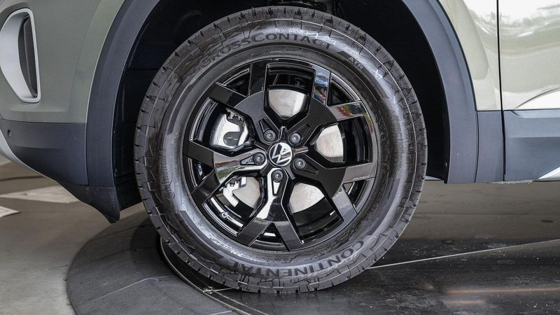 New 2025 Volkswagen Atlas 2.0T Peak EditionImage 11
