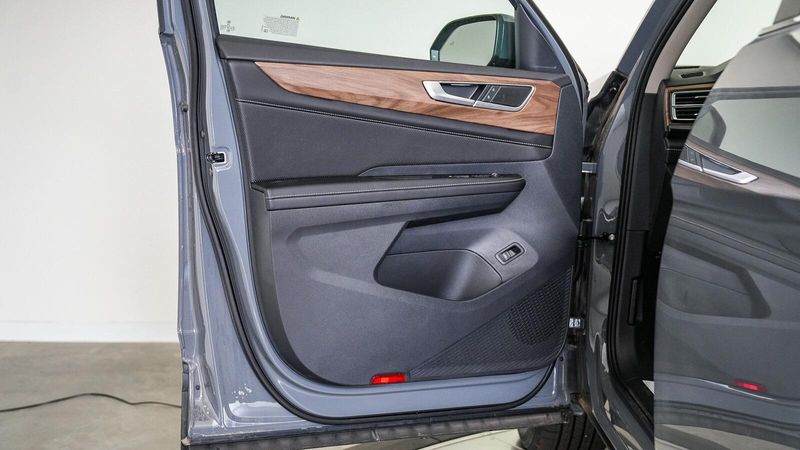 2025 Volkswagen Atlas 2.0T SE w/TechnologyImage 21