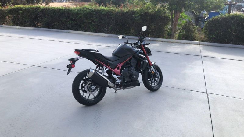 New 2026 Honda CB750 HORNET E-CLUTCH Image 9