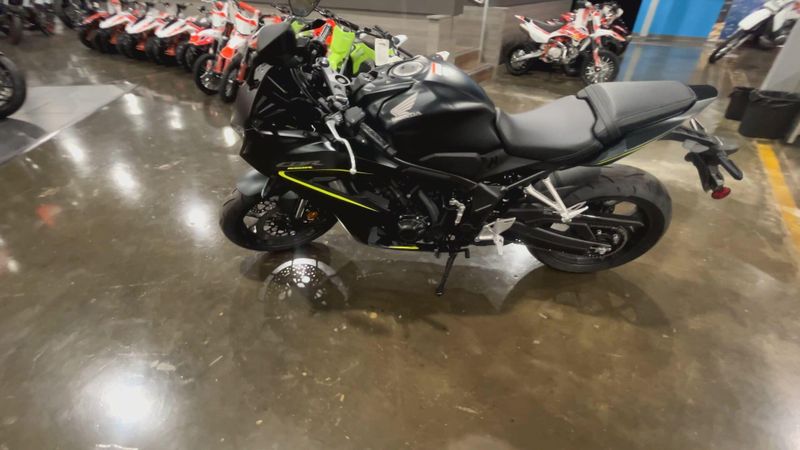 New 2026 Honda CBR650R E-CLUTCH Image 5