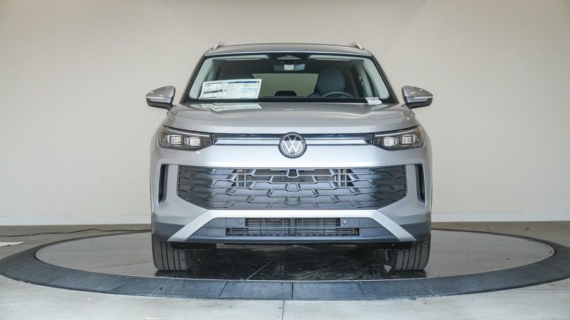 New 2025 Volkswagen Tiguan 2.0T SEImage 6