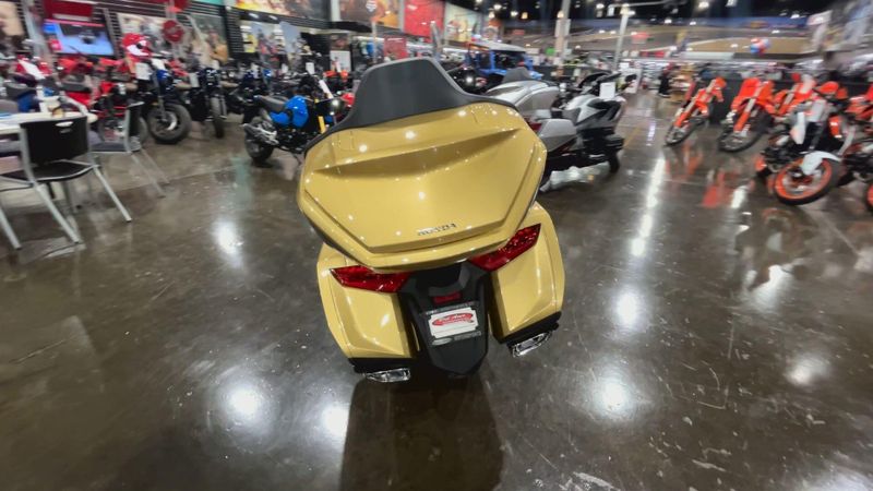2025 Honda GOLDWING TOUR DCT Image 7