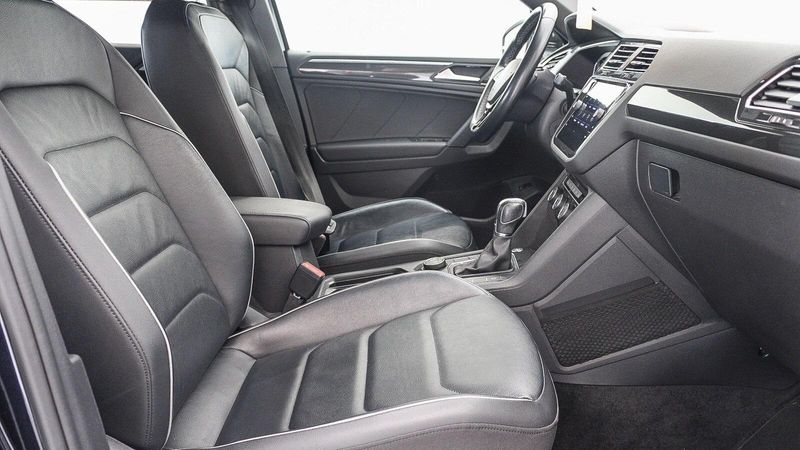 2019 Volkswagen Tiguan 2.0T SEL Premium R-LineImage 18