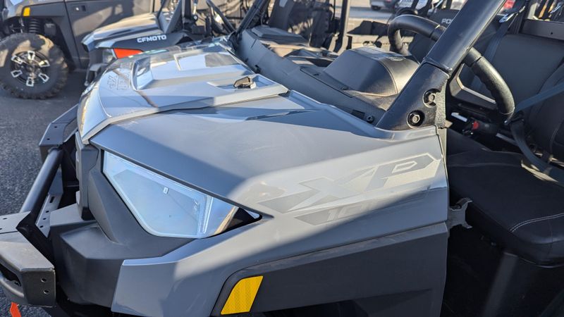 2025 POLARIS RANGER CREW XP 1000 PREMIUM STEALTH GRAY in a STEALTH GRAY exterior color. Family PowerSports (877) 886-1997 familypowersports.com 