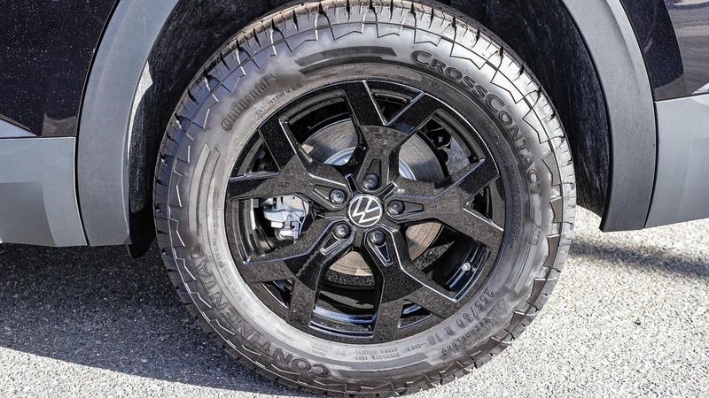 2025 Volkswagen Atlas 2.0T Peak Edition SEImage 9