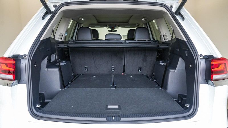 New 2025 Volkswagen Atlas 2.0T SE w/TechnologyImage 11