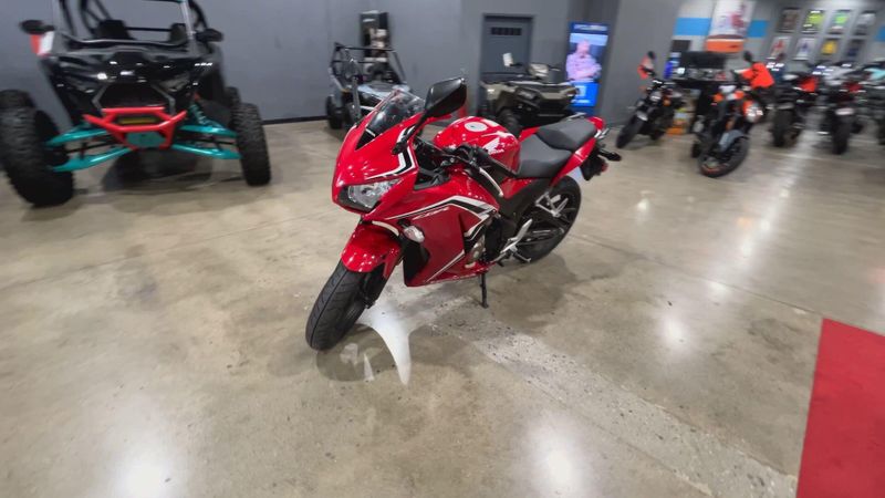 2022 Honda CBR300R Base Image 4