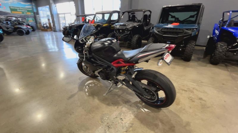 2017 Triumph DAYTONA 675 R Image 6