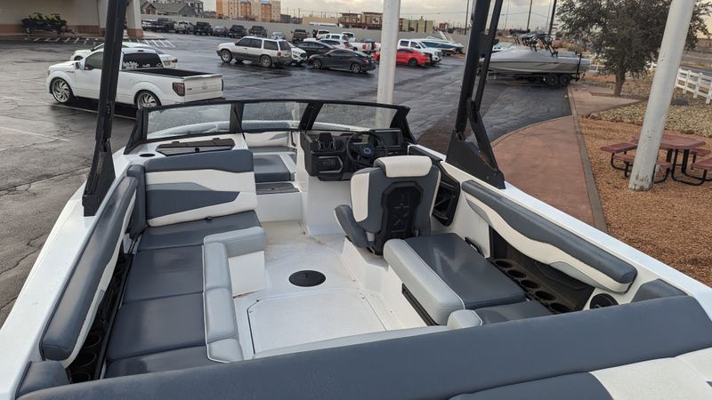 2024 AXIS AX5539BOAT  in a WHITE/GRAPHITE exterior color and GRAPHITEinterior. Family PowerSports (877) 886-1997 familypowersports.com 