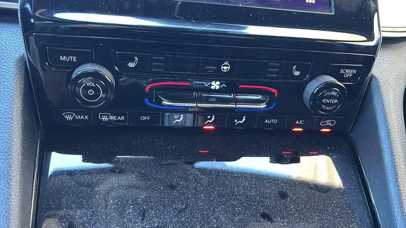 2023 Jeep Grand Cherokee Altitude photo 12