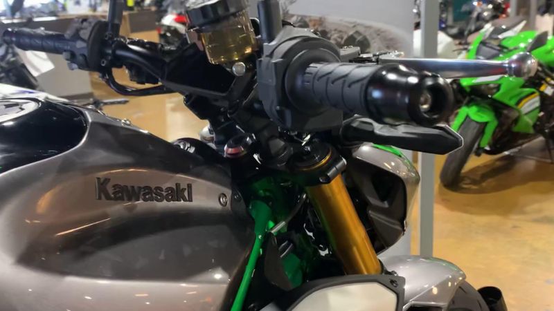New 2025 Kawasaki Z900 SE ABS Image 9