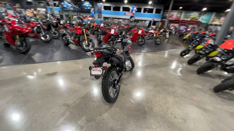2025 Honda XR150L Image 7
