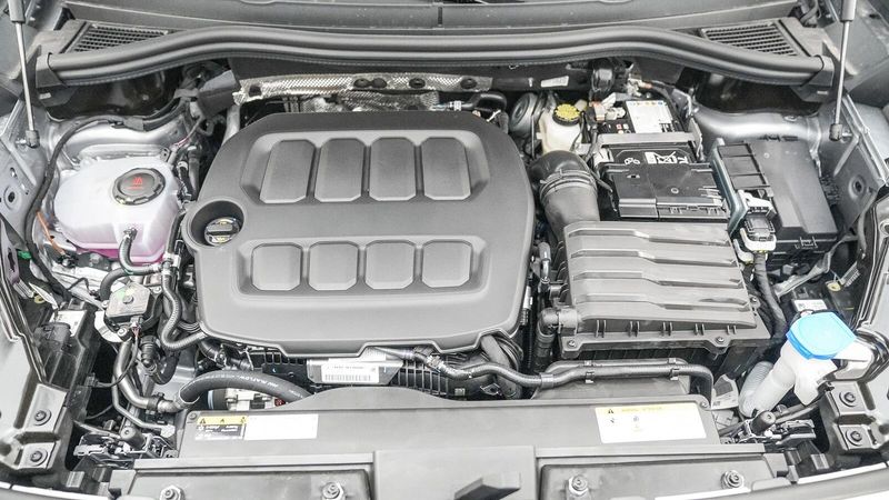 New 2025 Volkswagen Tiguan 2.0T SEImage 12