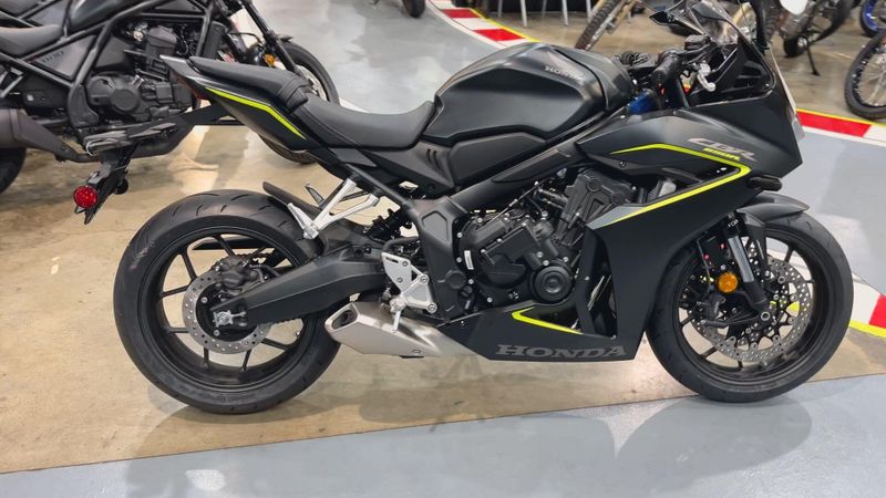 New 2026 Honda CBR650R E-CLUTCH Image 5