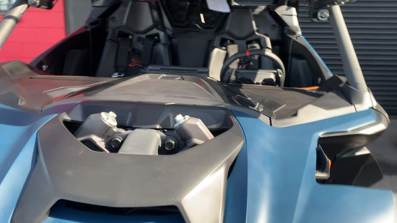 2025 Can-Am MAVERICK R X RS 999T DCT Image 6