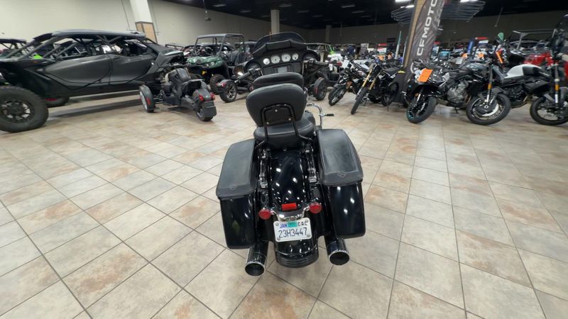 Used 2016 Harley-Davidson STREET GLIDE Image 8