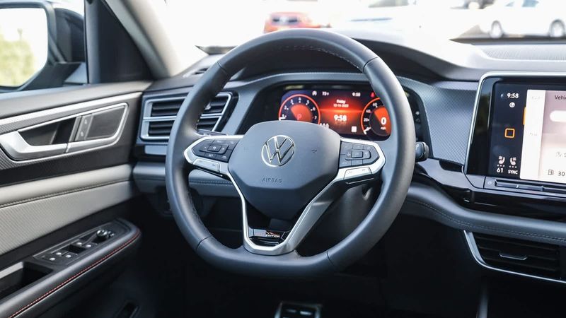 2024 Volkswagen Atlas 2.0T Peak Edition SELImage 16